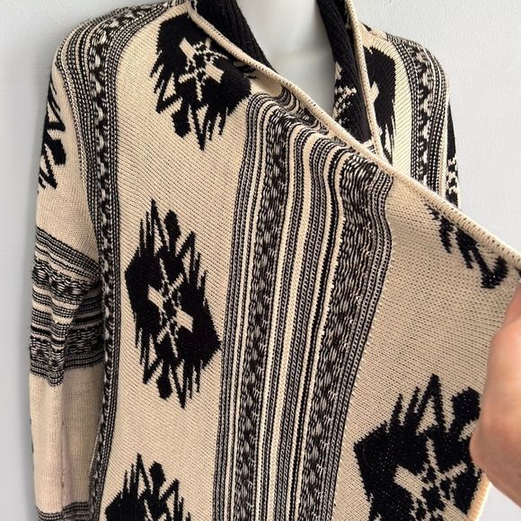 Black and Cream Patterned Women's Sweater - Picture 5 of 13